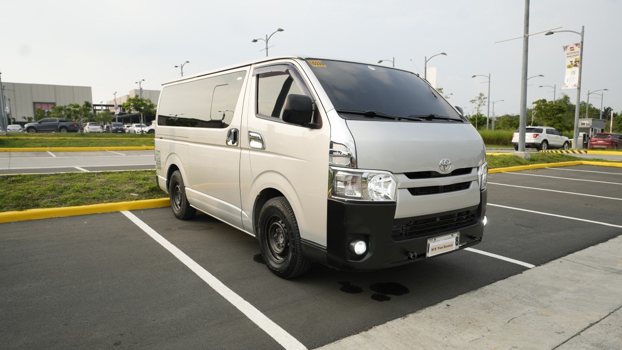 Toyota Hiace Commuter exterior view